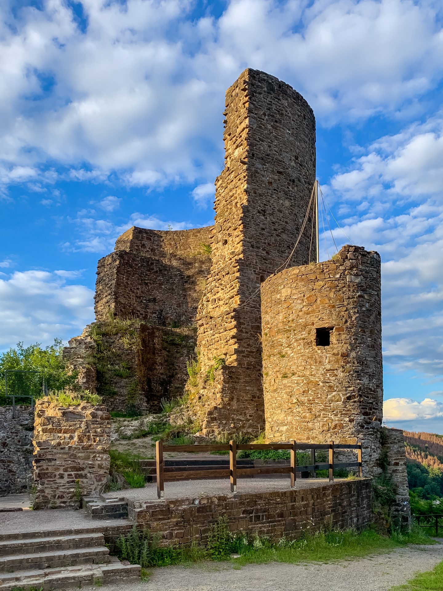 Burg Windeck im Sommer